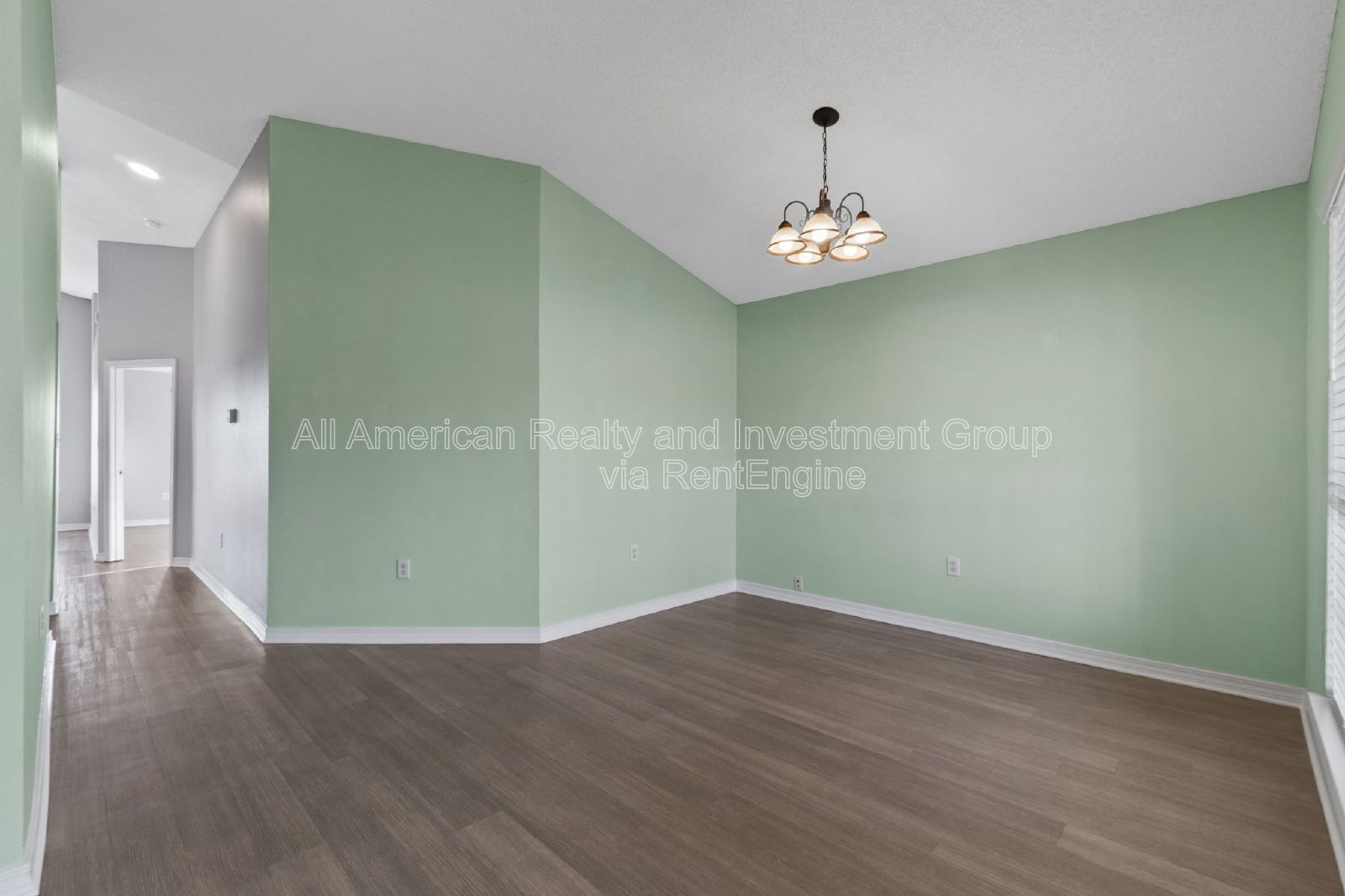 742 Saltair Lane property image