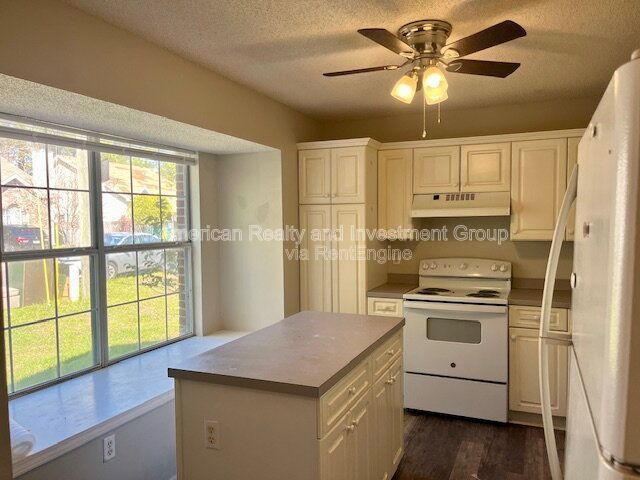 504 Easy Street property image