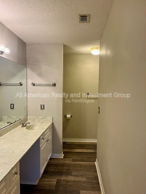 504 Easy Street property image