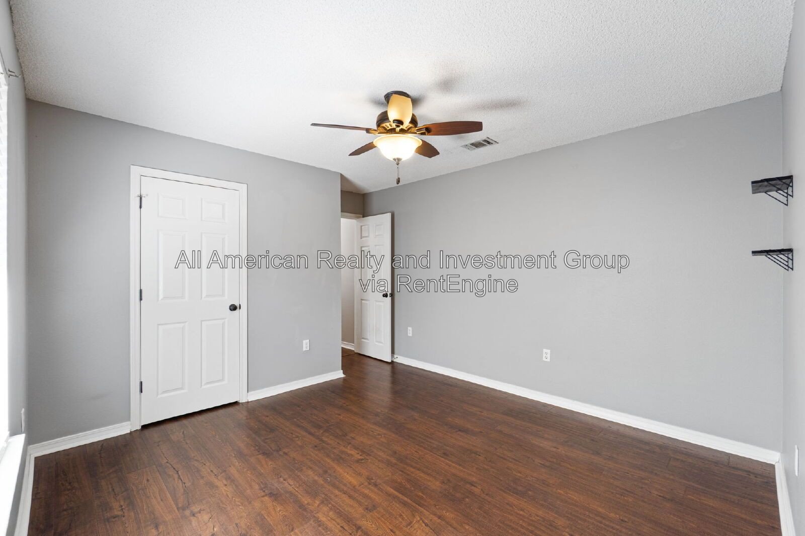 561 Rough leaf property image